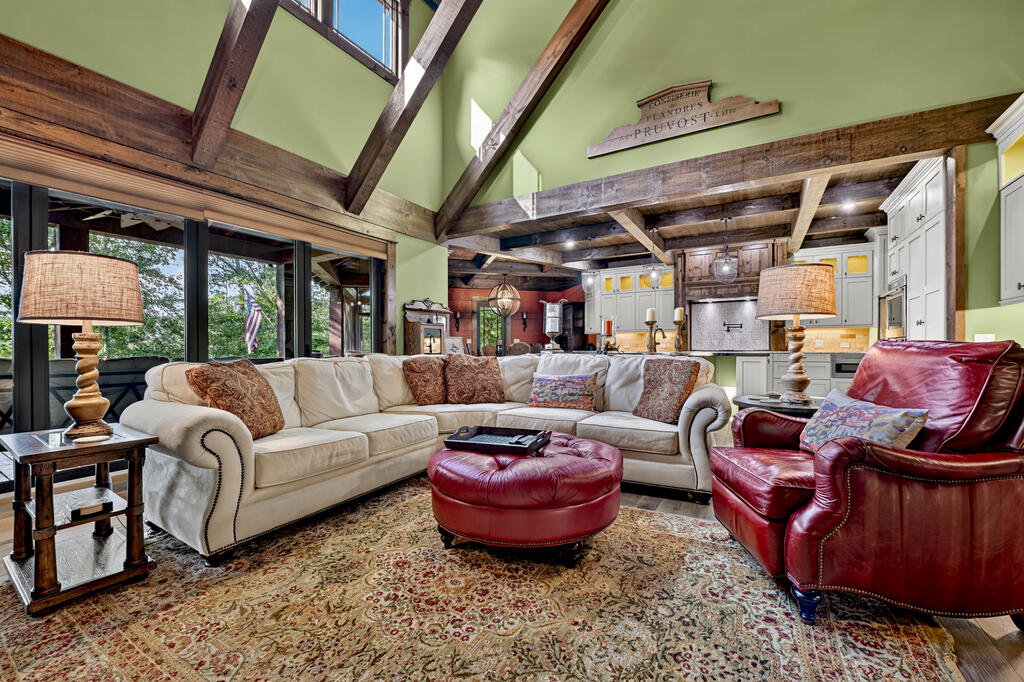 955 Old Toccoa Loop