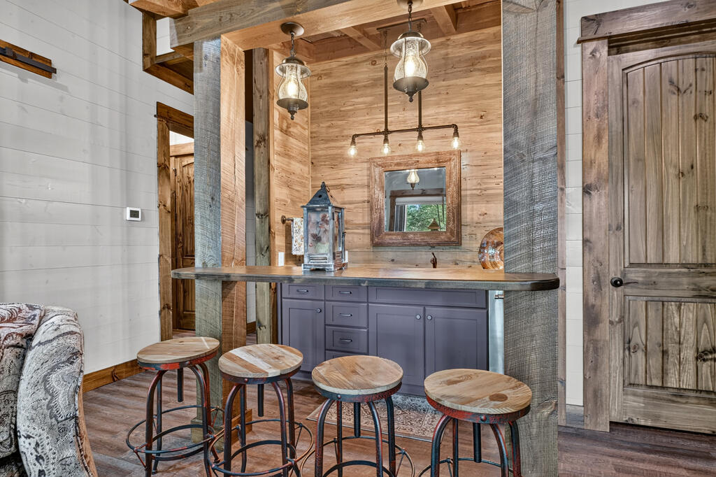 955 Old Toccoa Loop