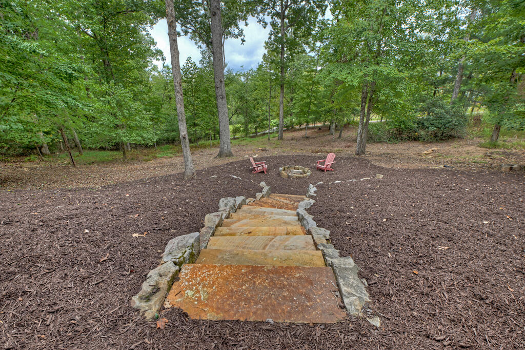 955 Old Toccoa Loop