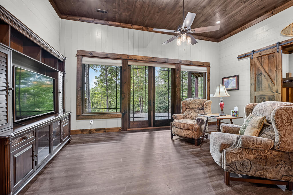 955 Old Toccoa Loop