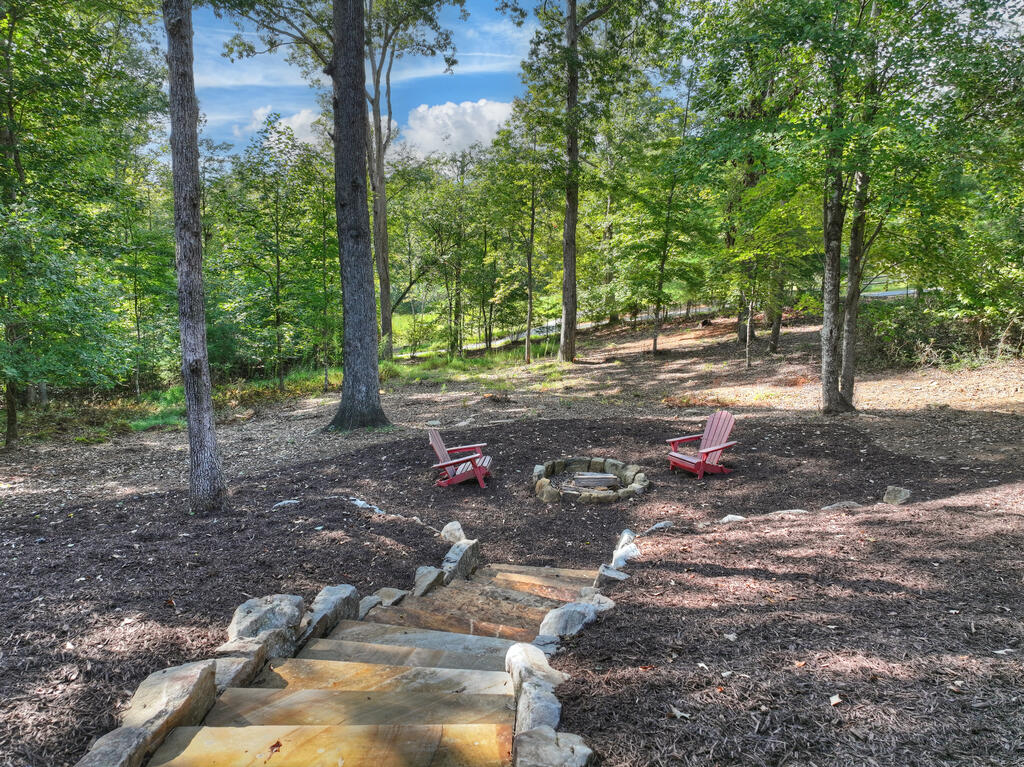 955 Old Toccoa Loop