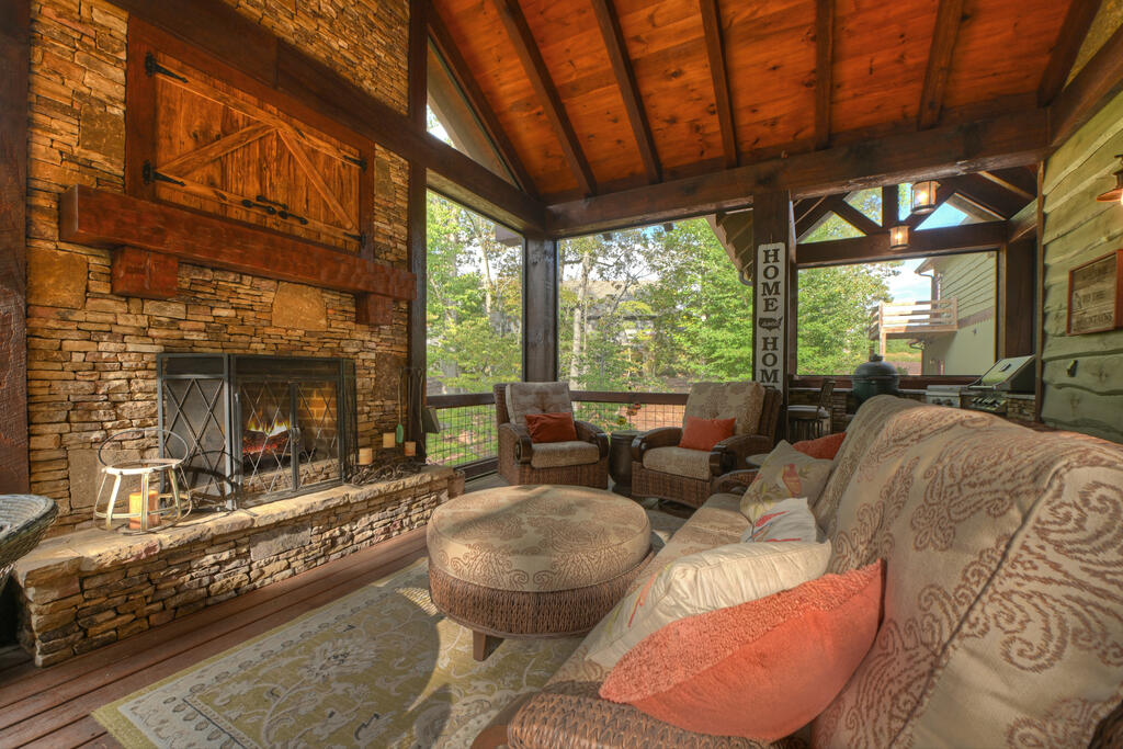 955 Old Toccoa Loop