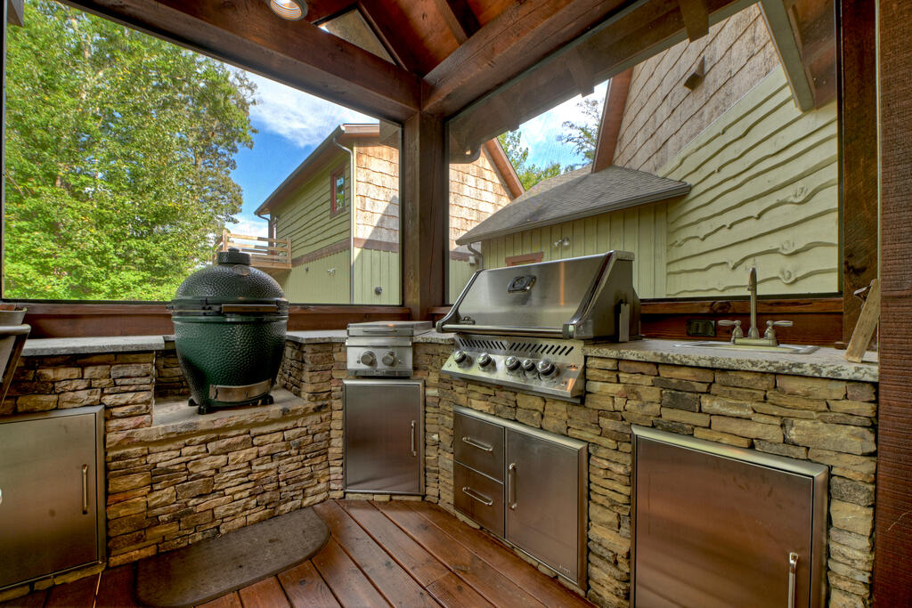 955 Old Toccoa Loop