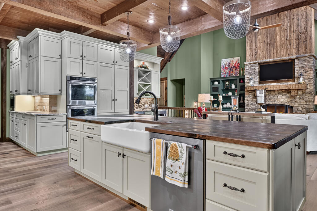 955 Old Toccoa Loop