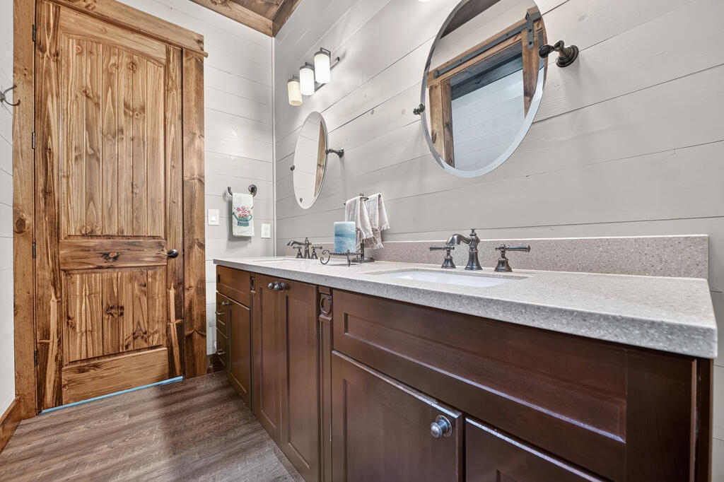 955 Old Toccoa Loop