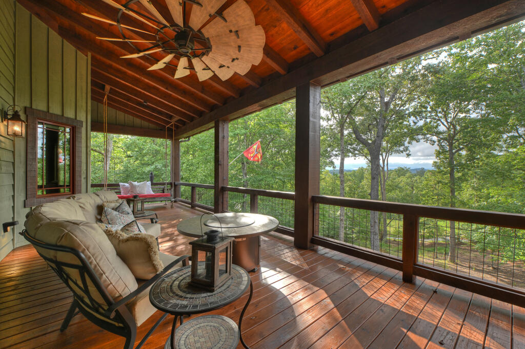 955 Old Toccoa Loop