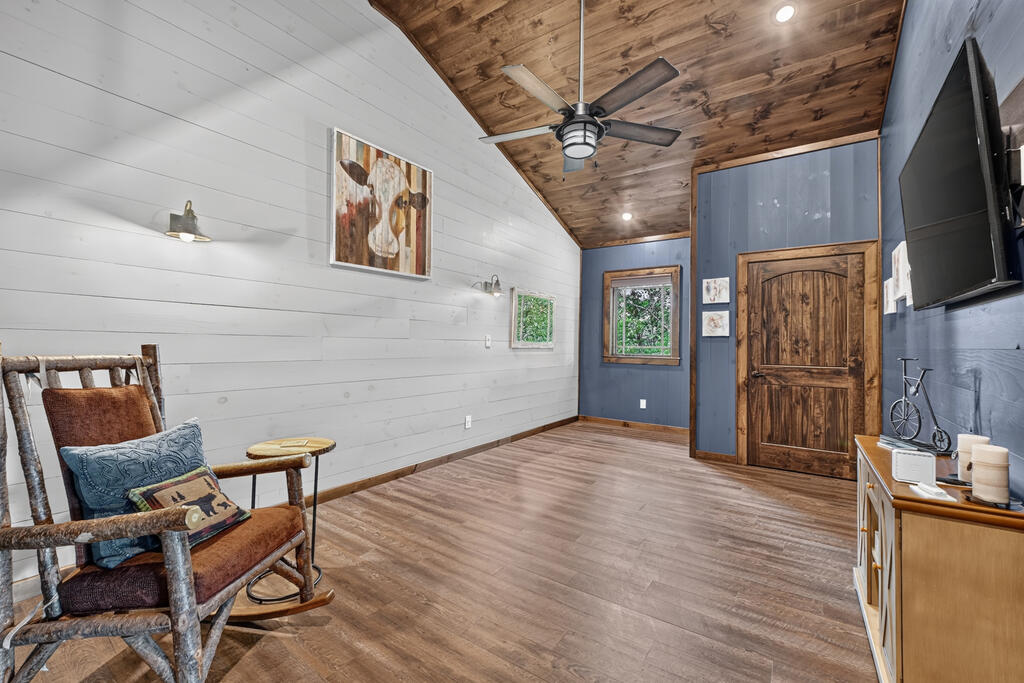 955 Old Toccoa Loop
