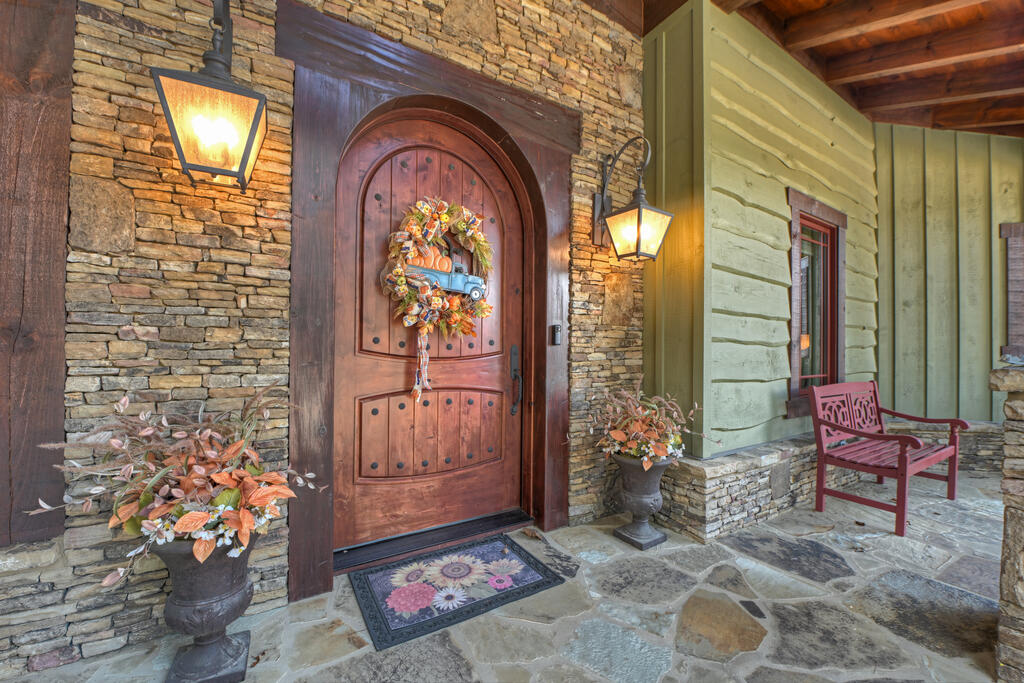 955 Old Toccoa Loop