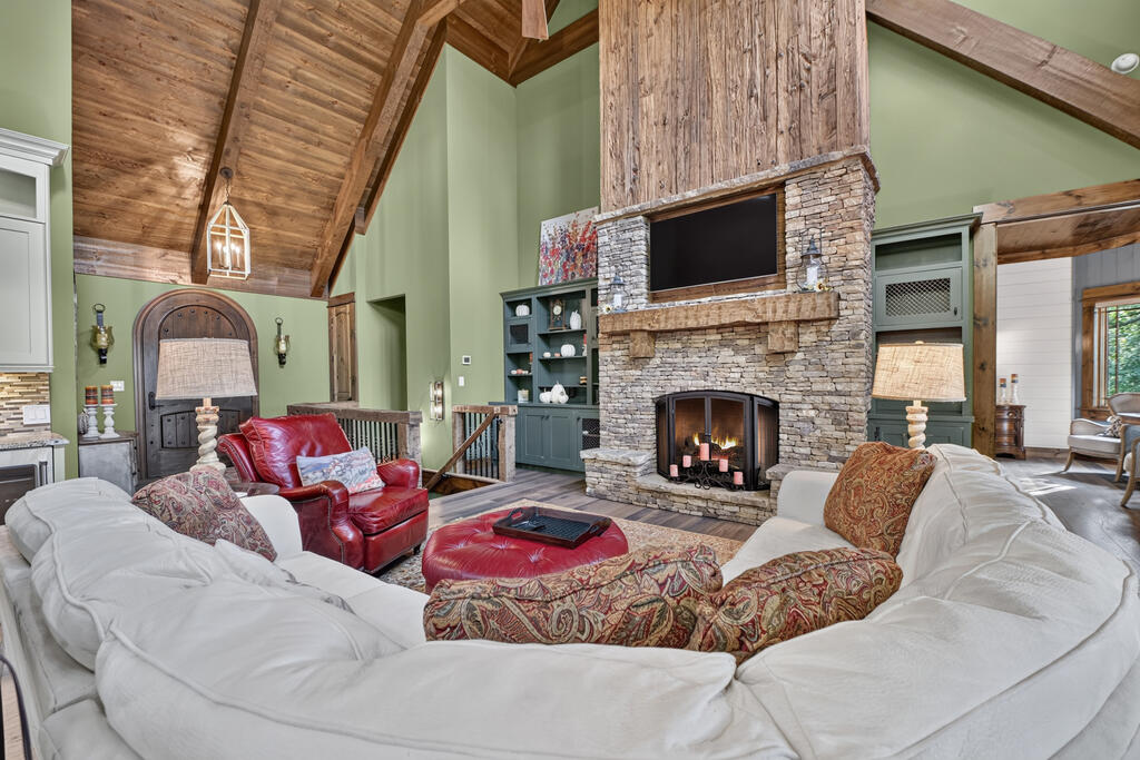 955 Old Toccoa Loop