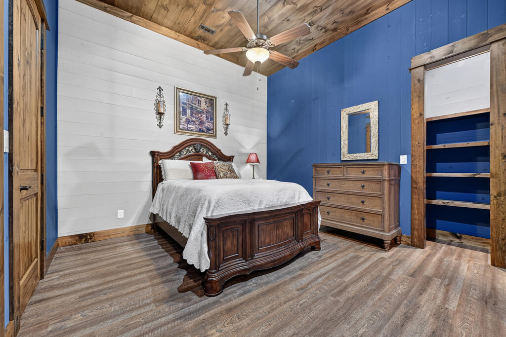955 Old Toccoa Loop