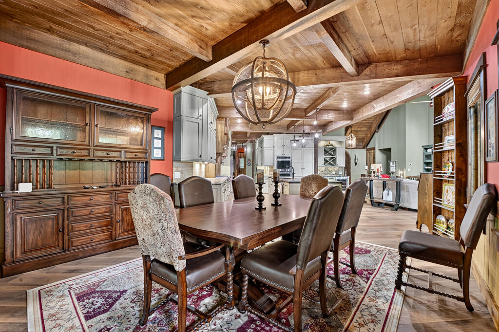 955 Old Toccoa Loop
