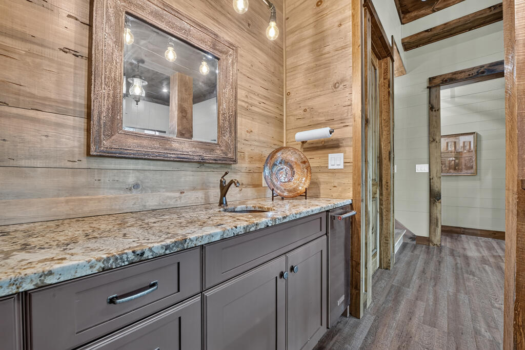 955 Old Toccoa Loop
