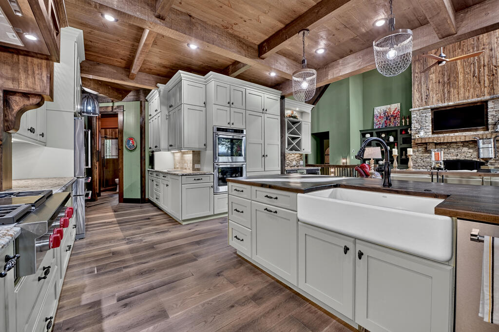 955 Old Toccoa Loop
