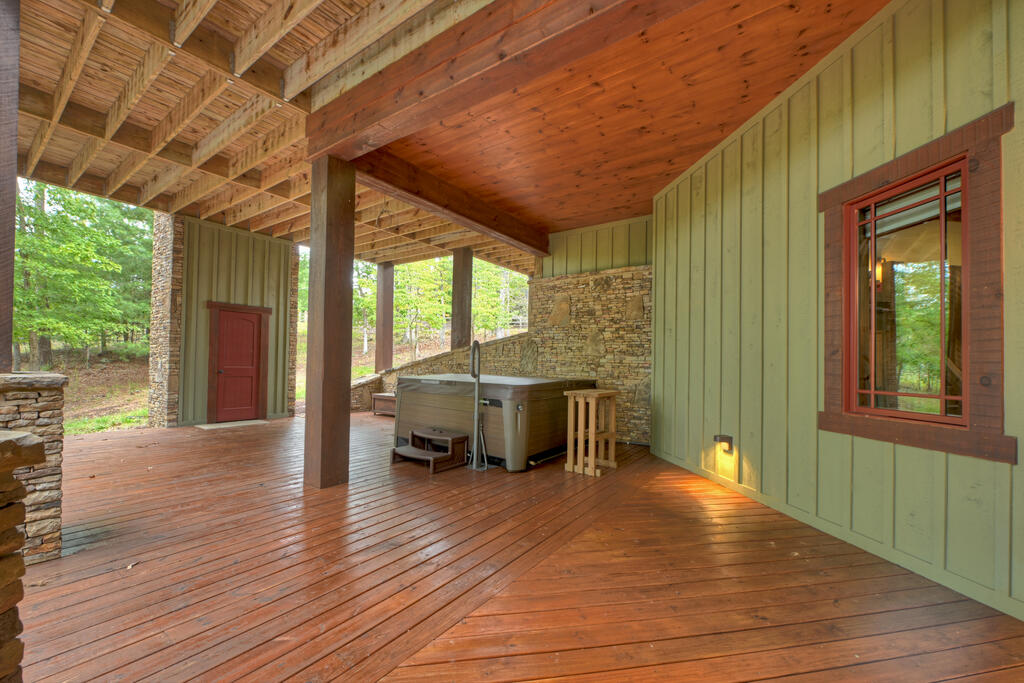 955 Old Toccoa Loop
