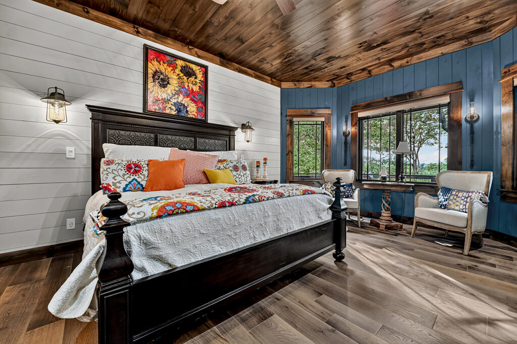 955 Old Toccoa Loop