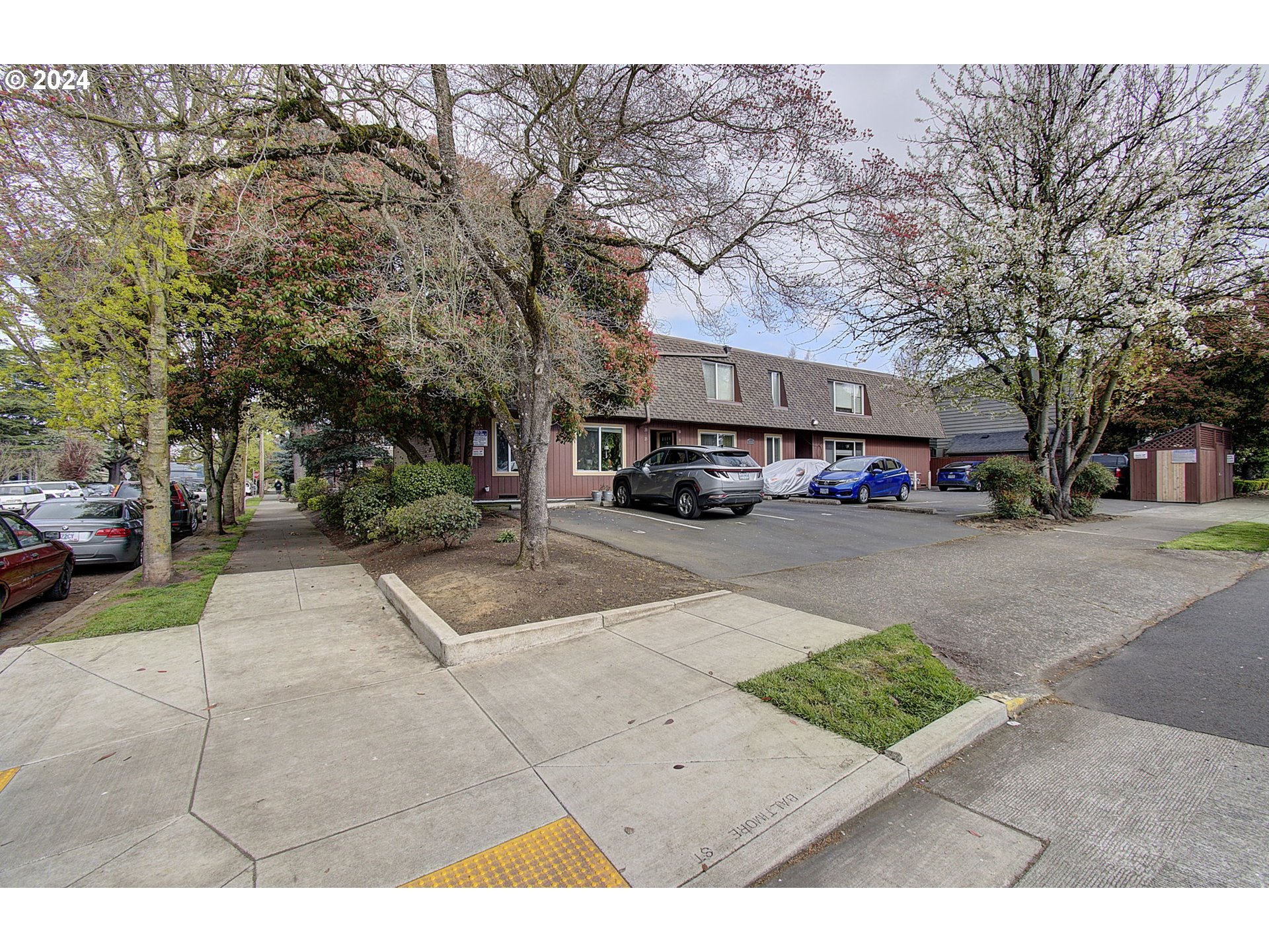 8833 N SYRACUSE ST 10