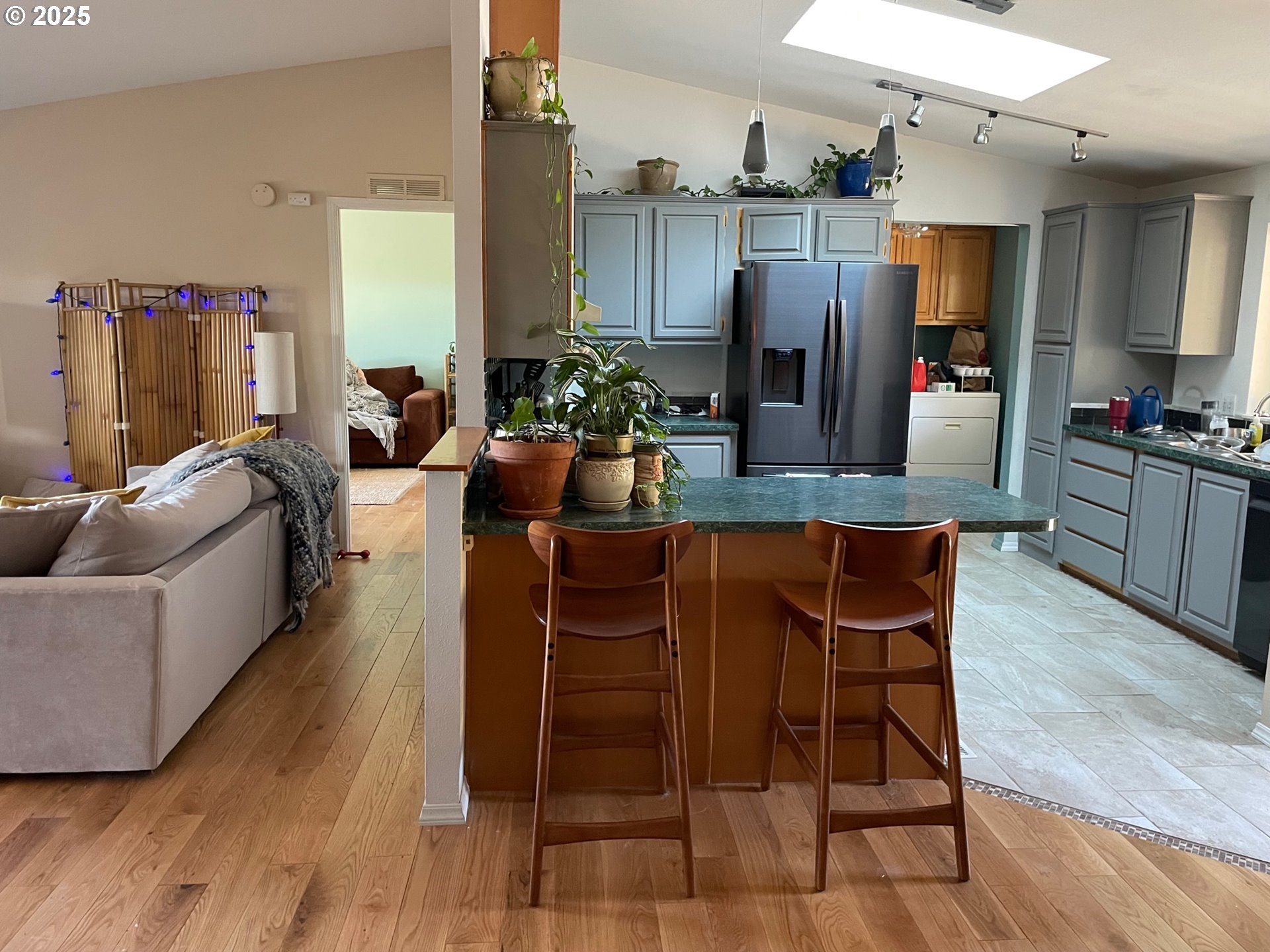 1143 JASPER LN