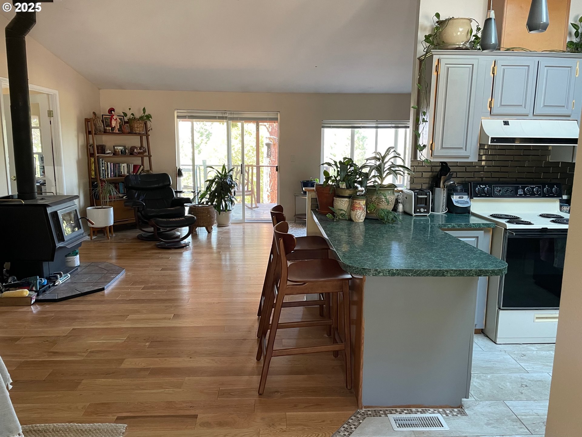 1143 JASPER LN