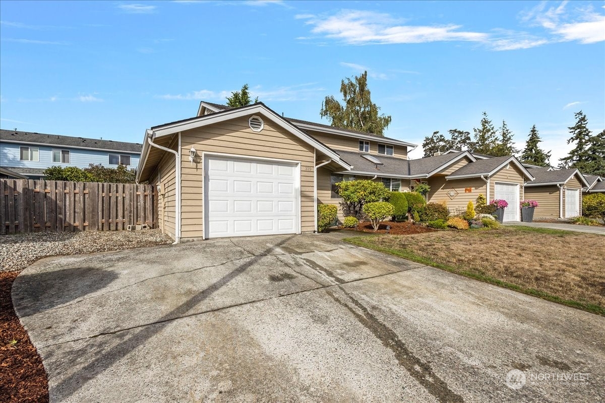 229 NE Nunan Loop Unit: 5-1