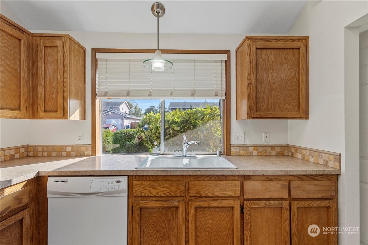 229 NE Nunan Loop Unit: 5-1