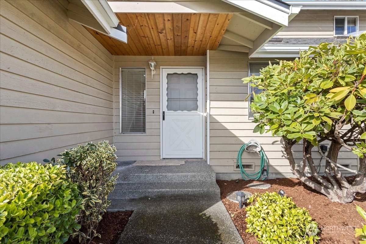 229 NE Nunan Loop Unit: 5-1