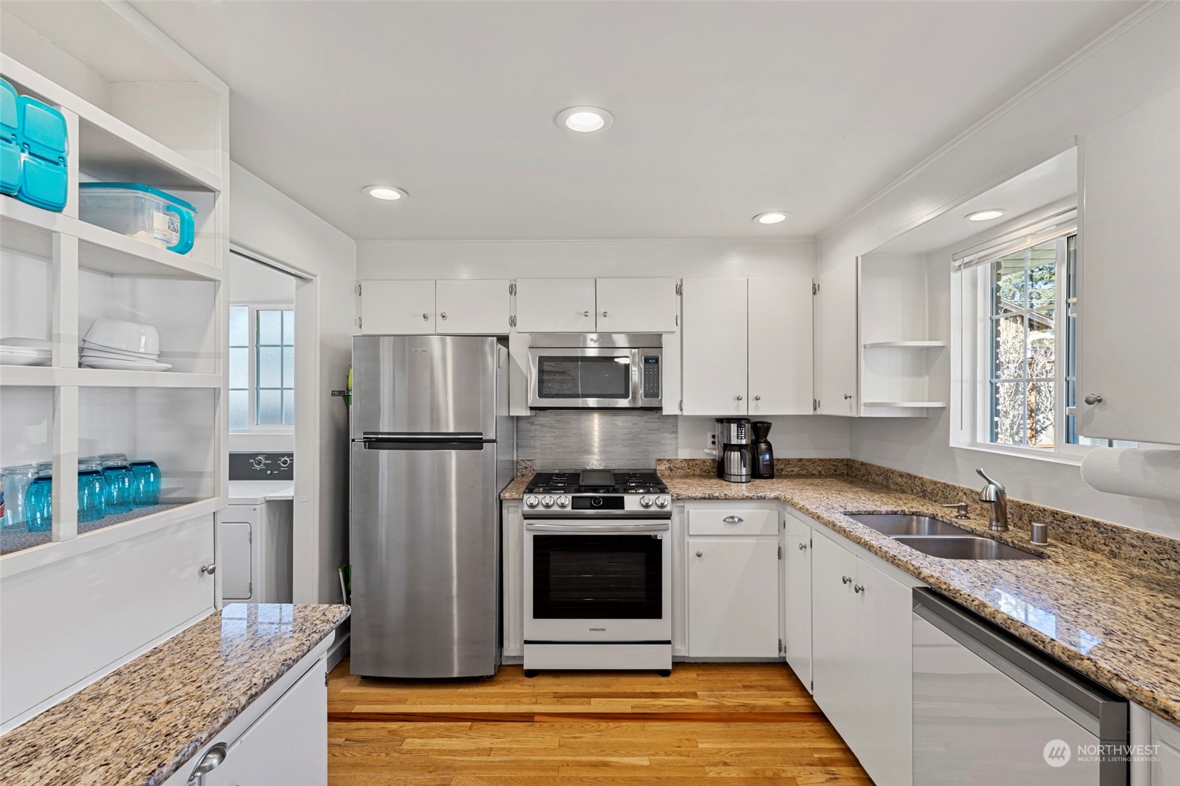 450 NE Ronhaar Street