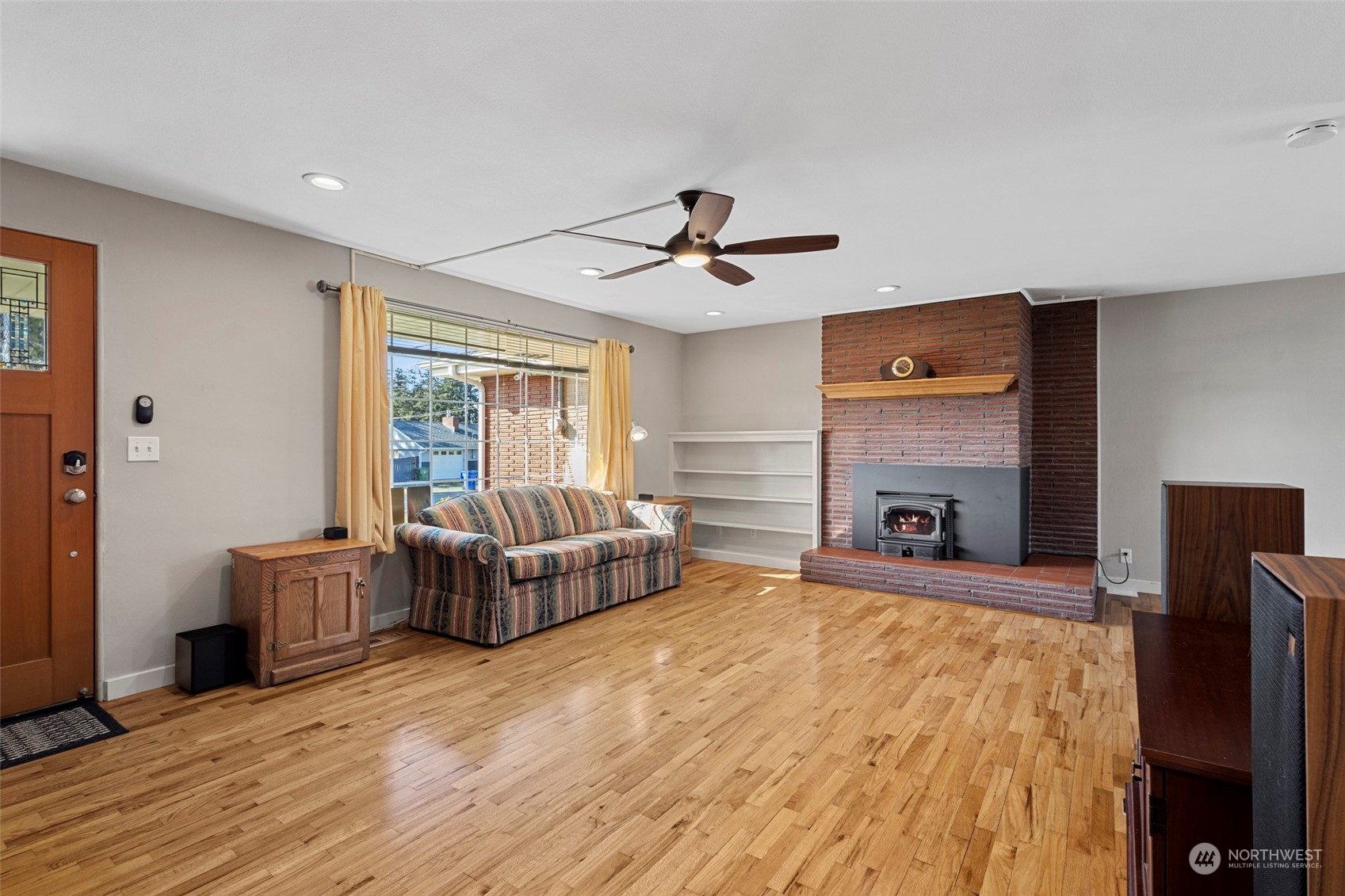 450 NE Ronhaar Street