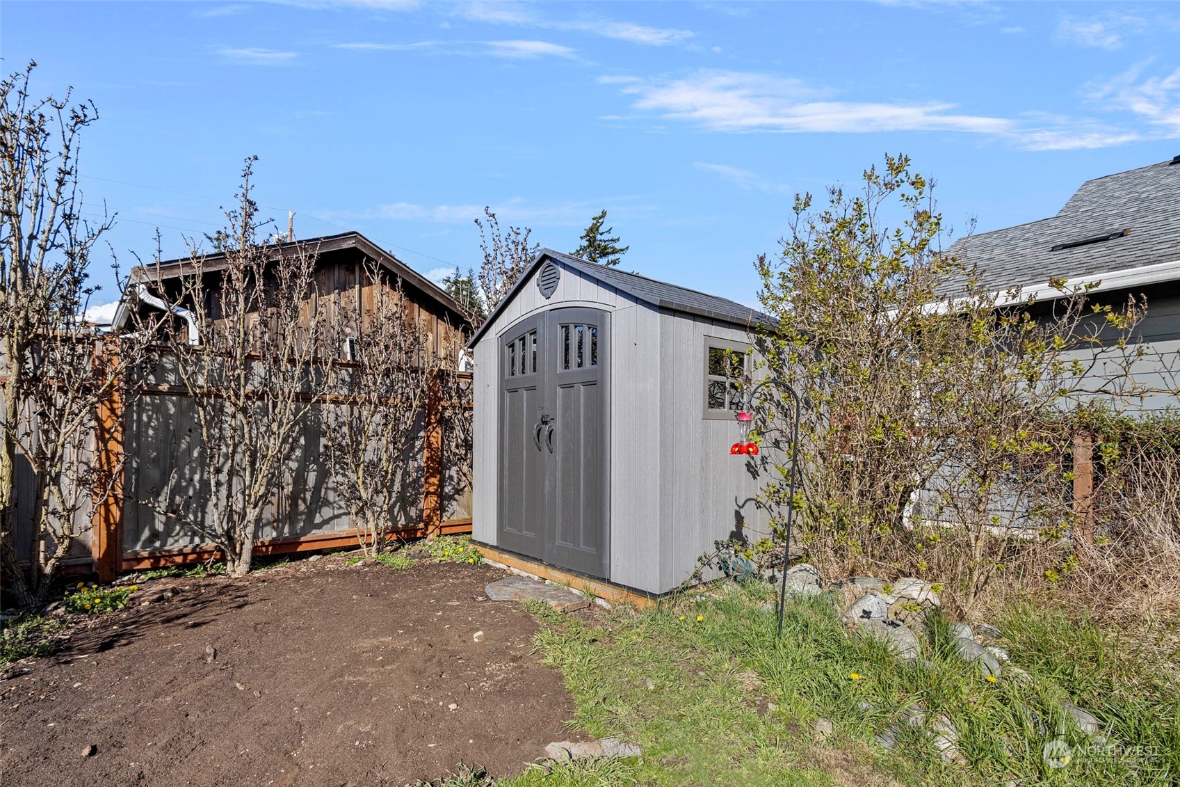 450 NE Ronhaar Street