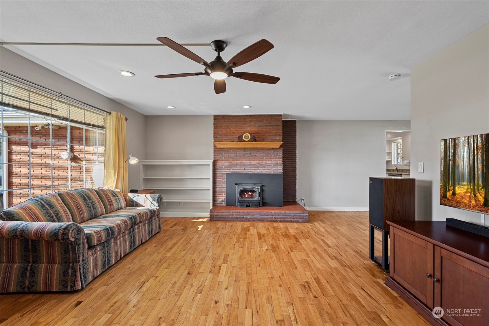 450 NE Ronhaar Street