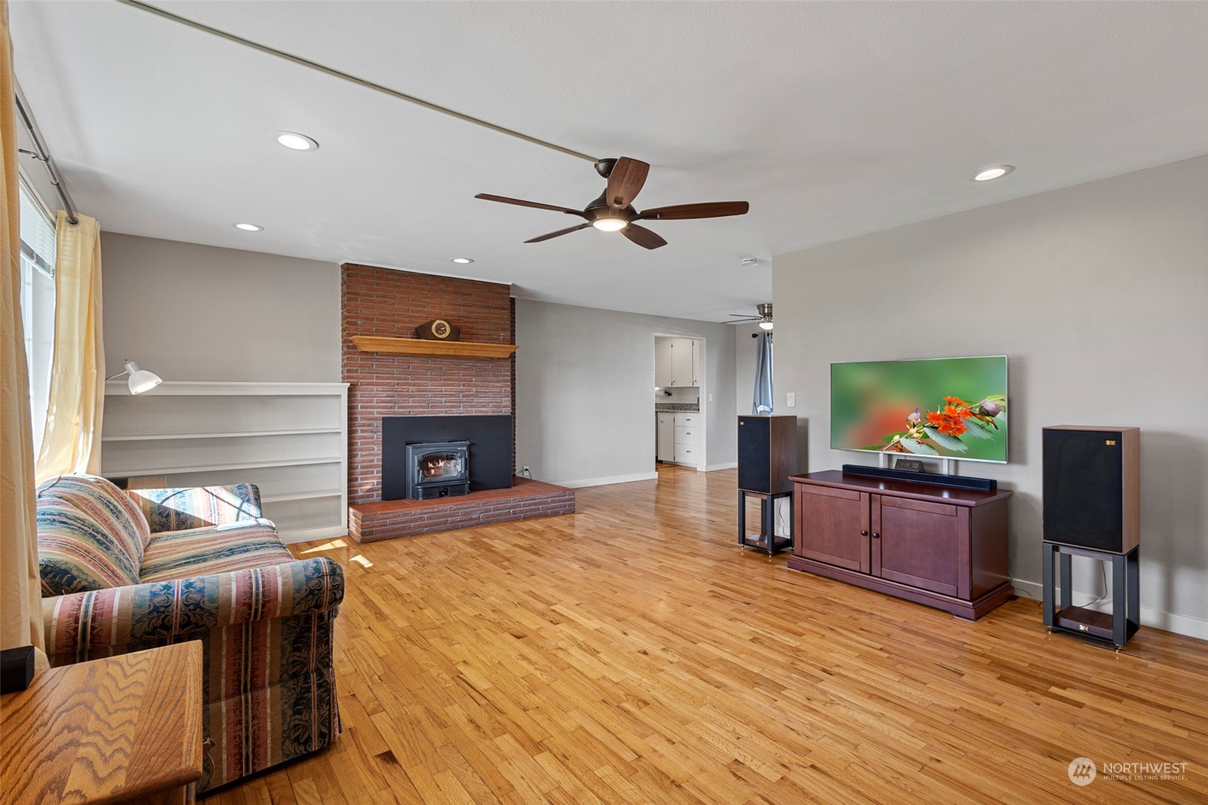 450 NE Ronhaar Street