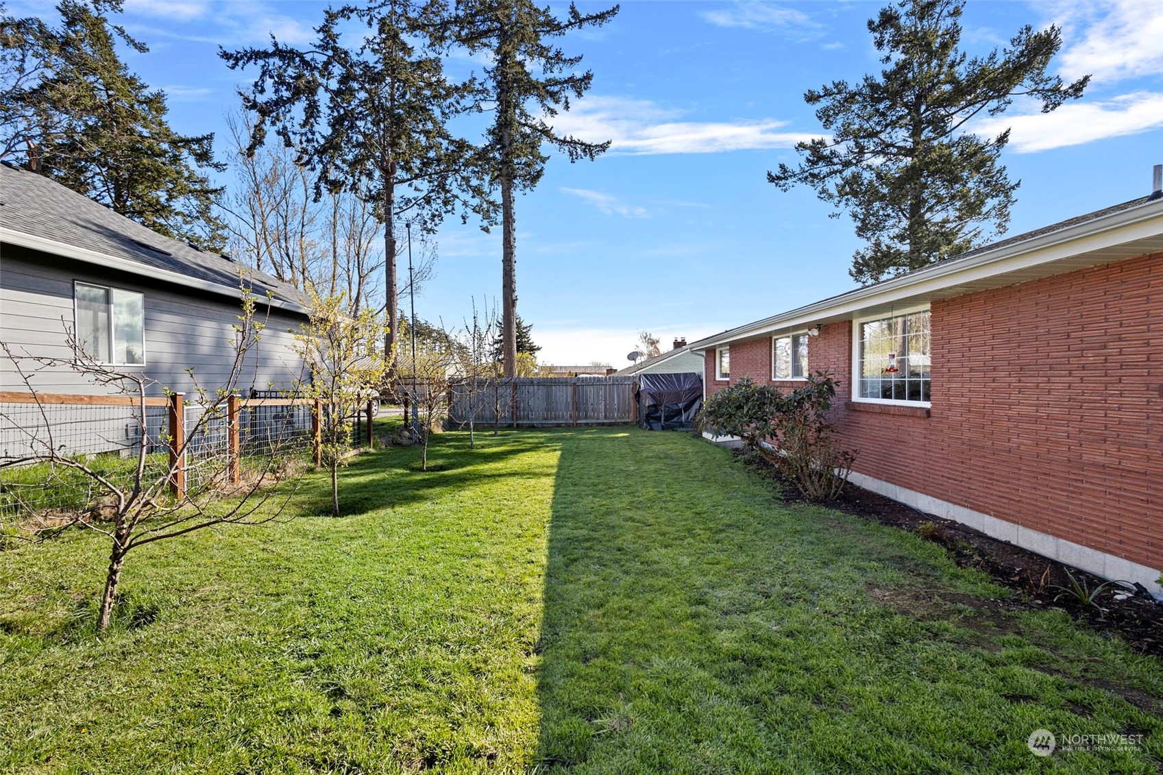 450 NE Ronhaar Street