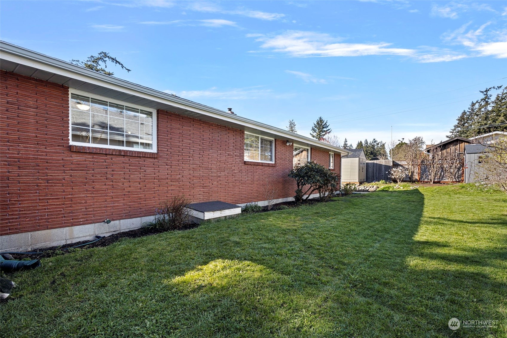 450 NE Ronhaar Street