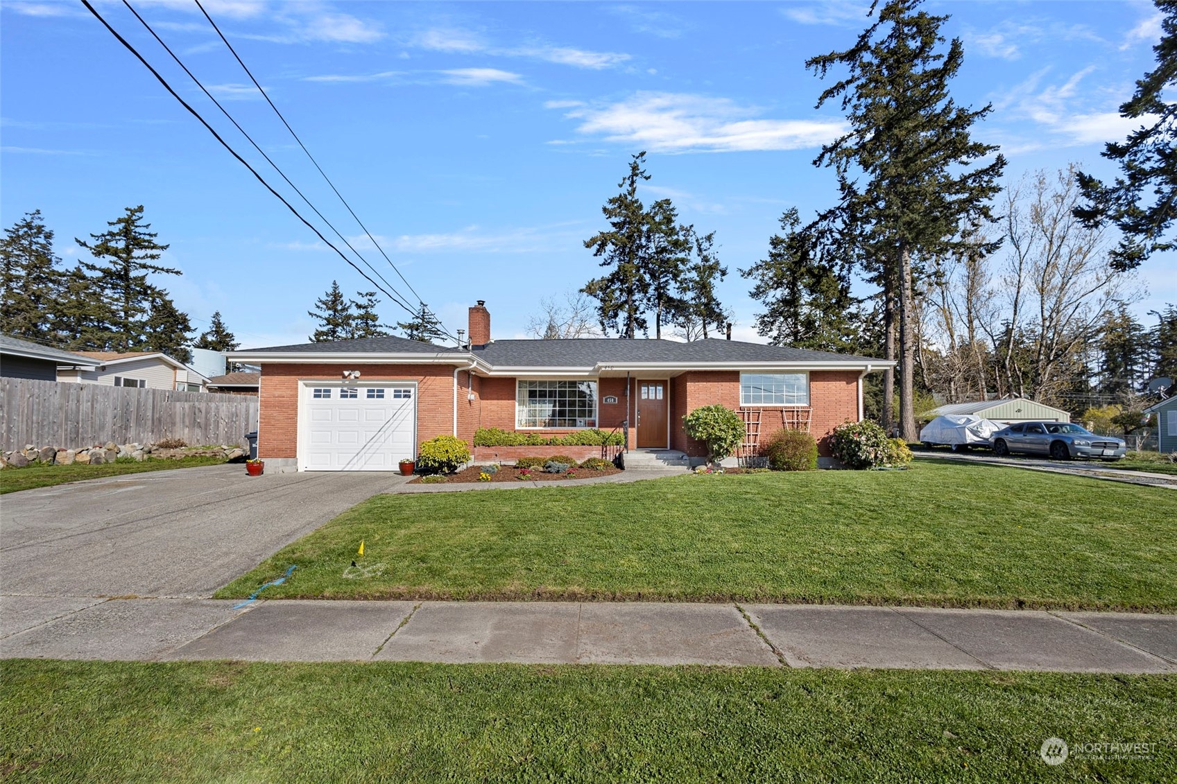 450 NE Ronhaar Street