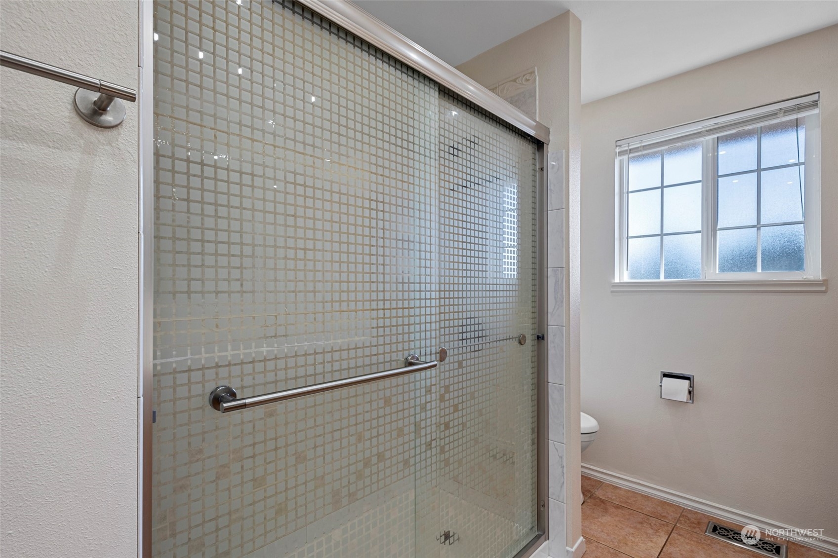 450 NE Ronhaar Street