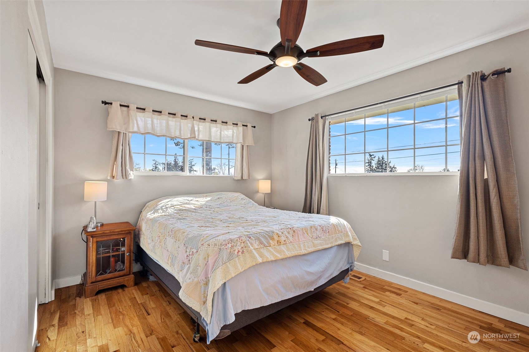 450 NE Ronhaar Street