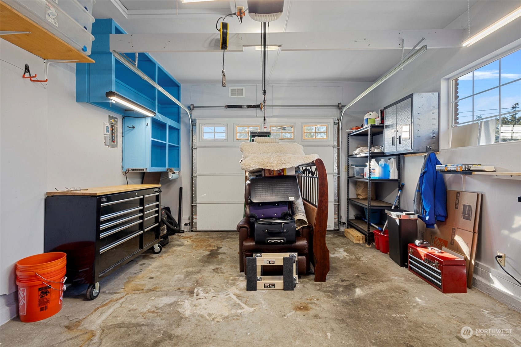 450 NE Ronhaar Street