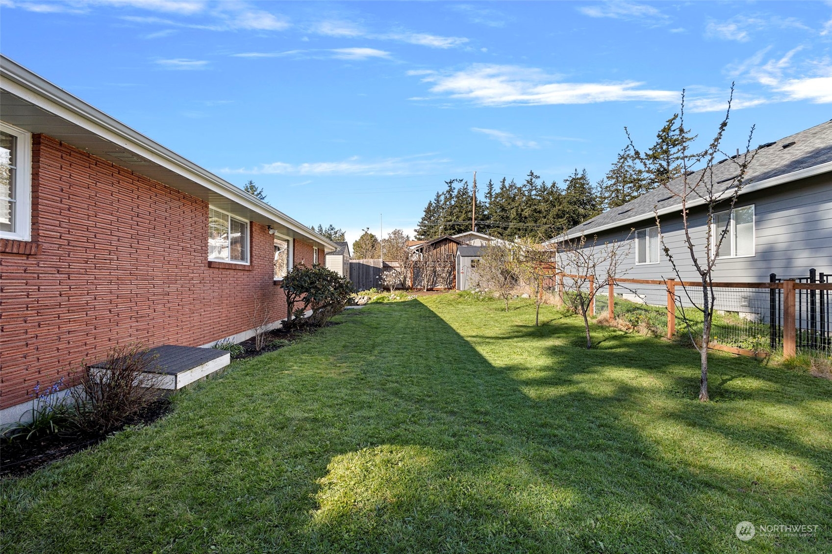 450 NE Ronhaar Street