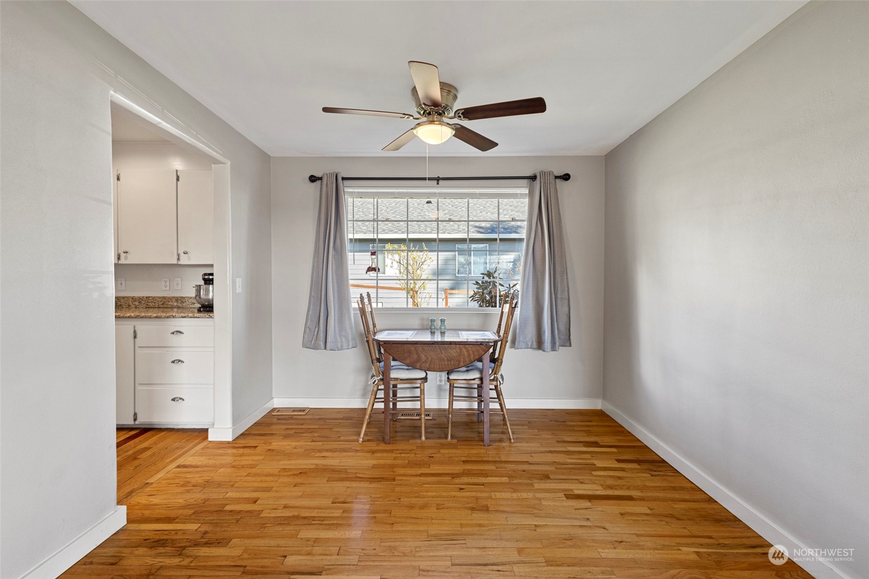 450 NE Ronhaar Street