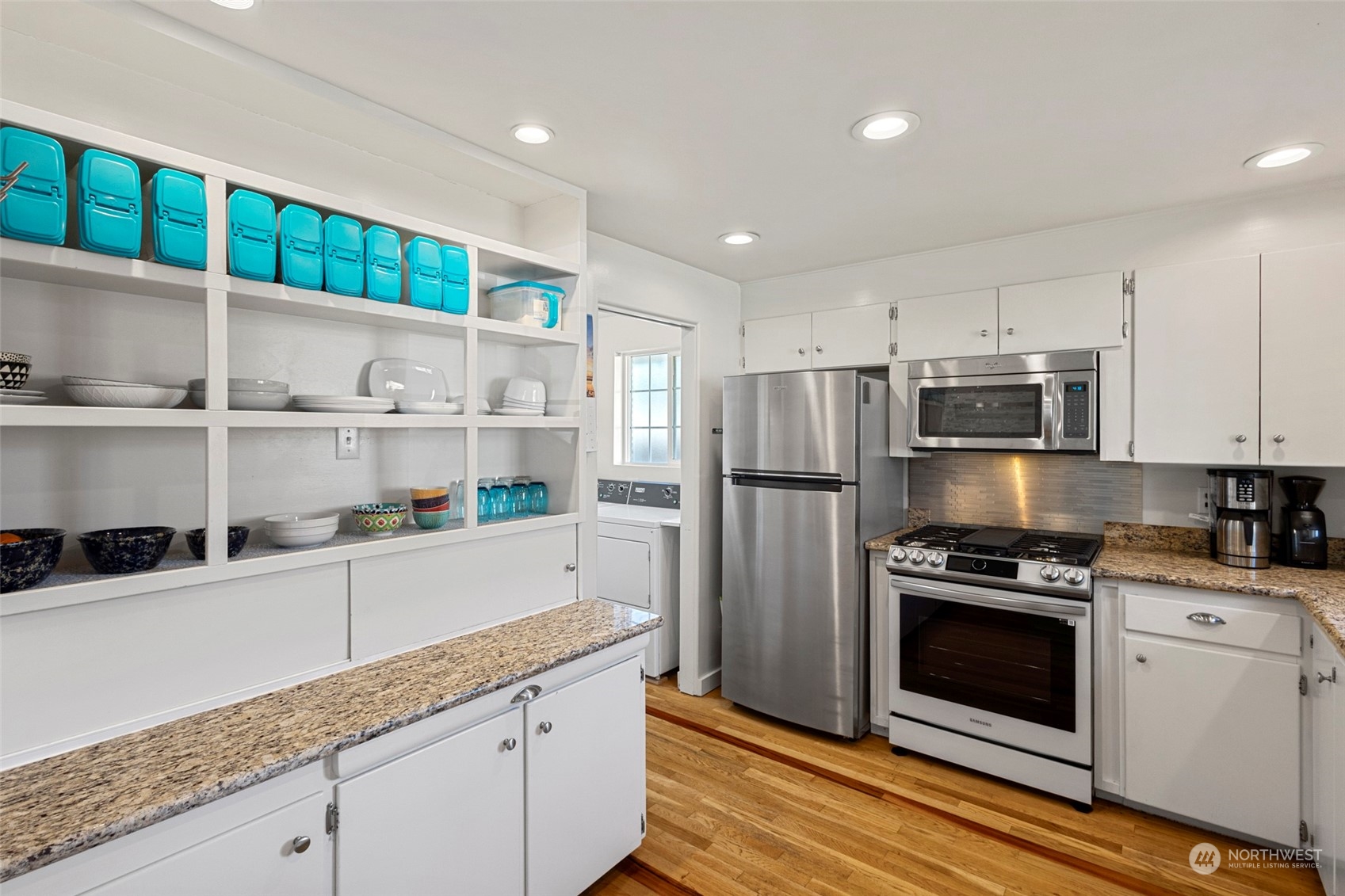 450 NE Ronhaar Street