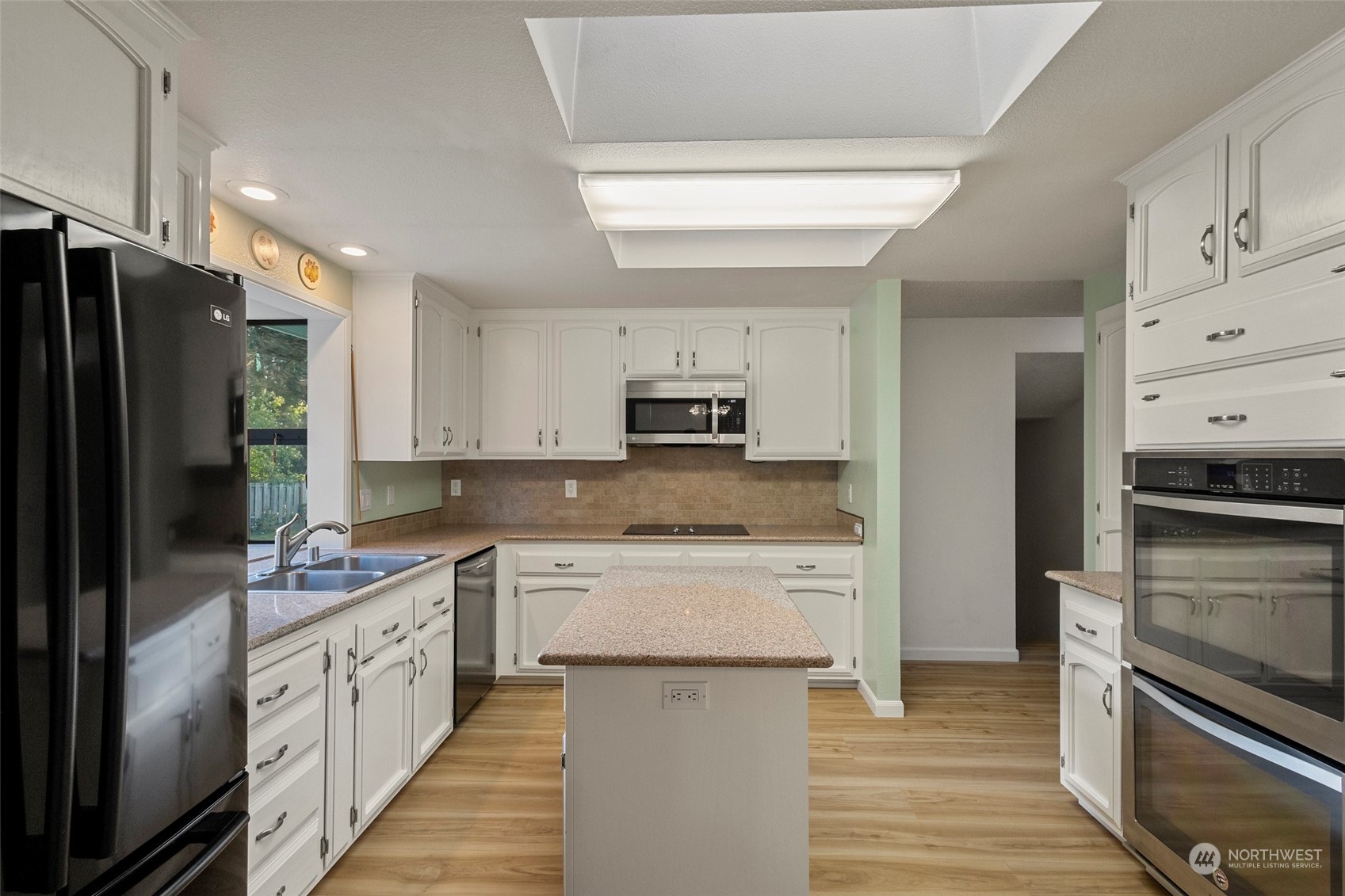 956 SW Capital Street