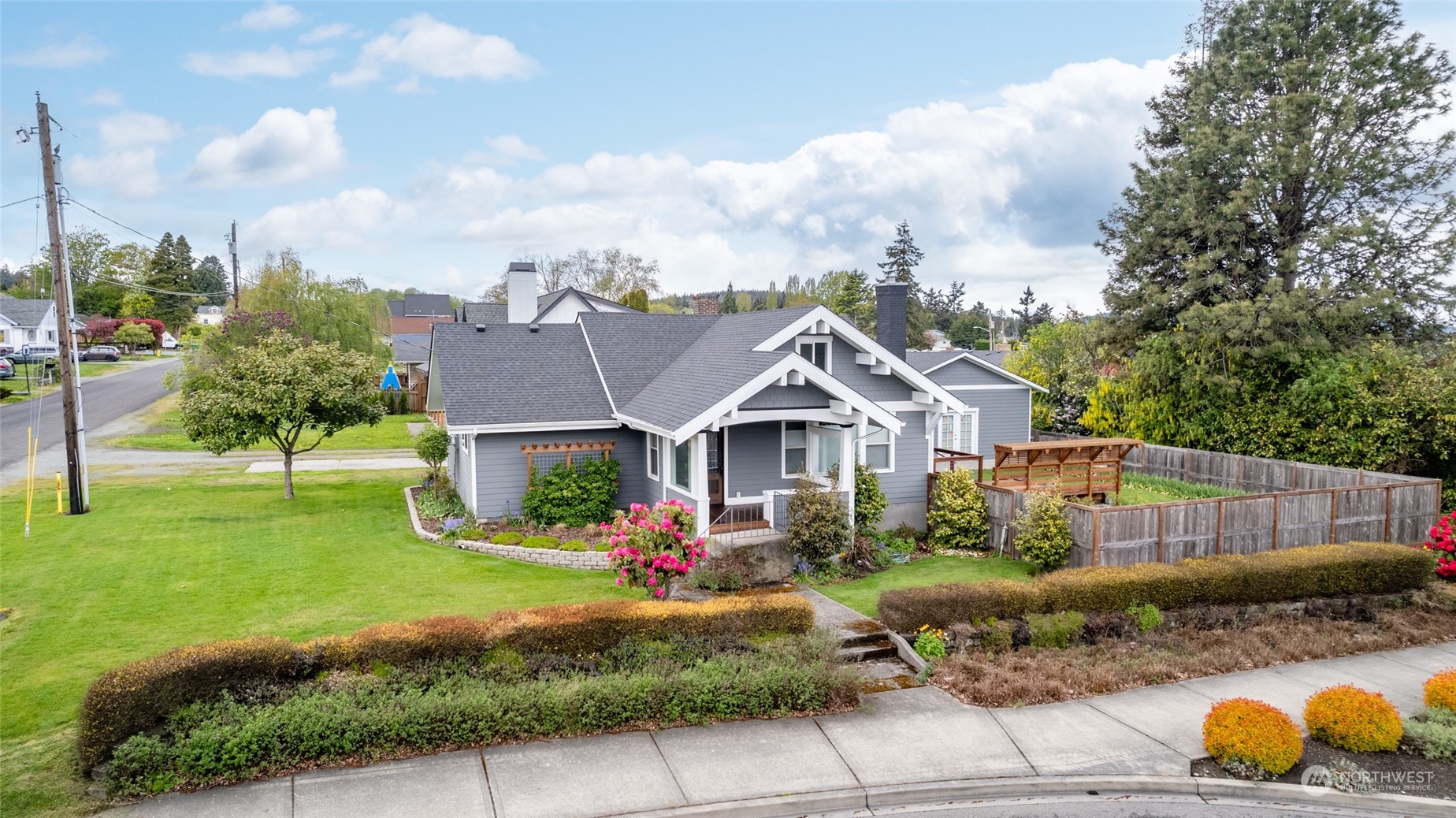 3520 Commercial Avenue