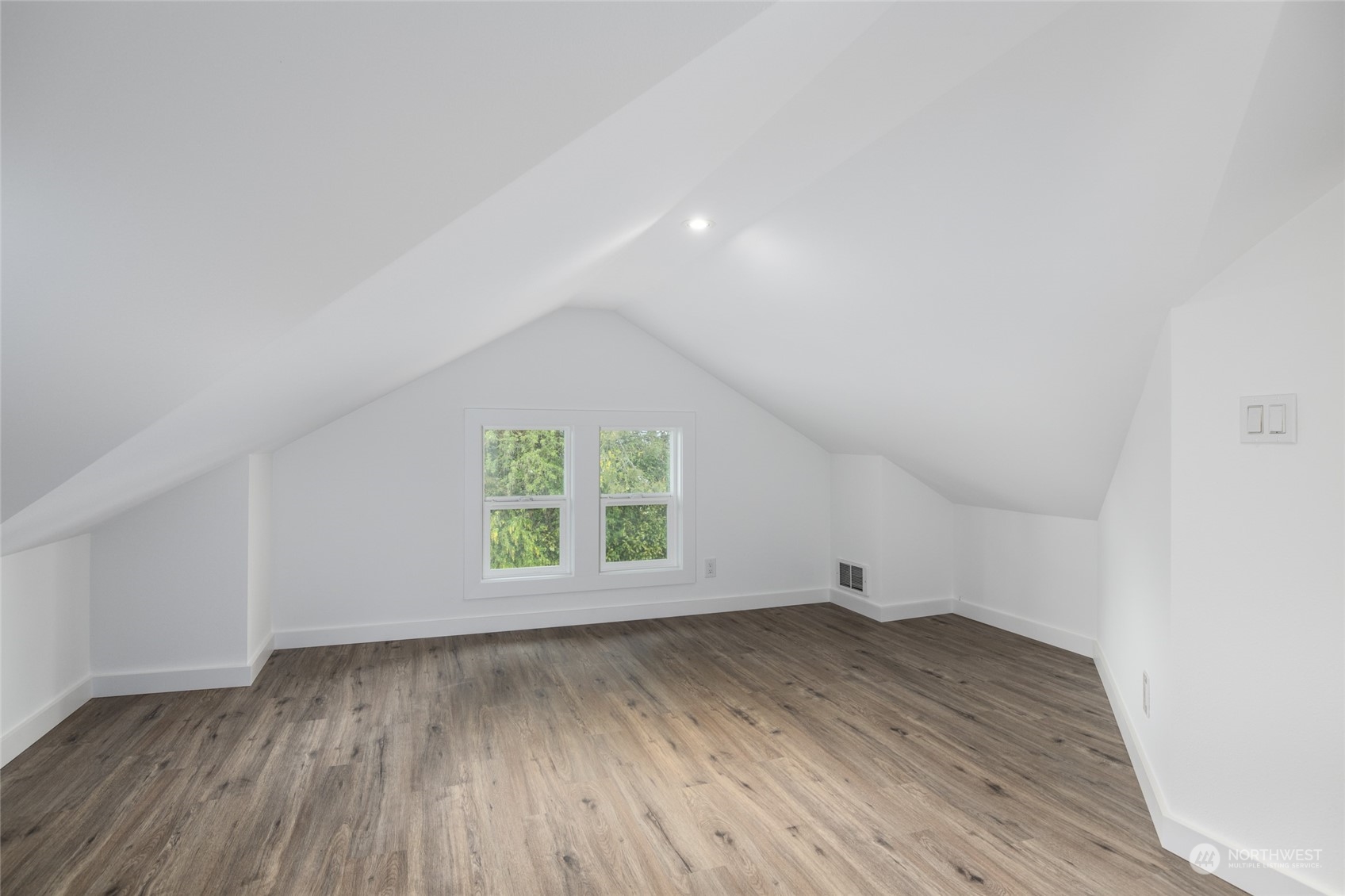 3520 Commercial Avenue