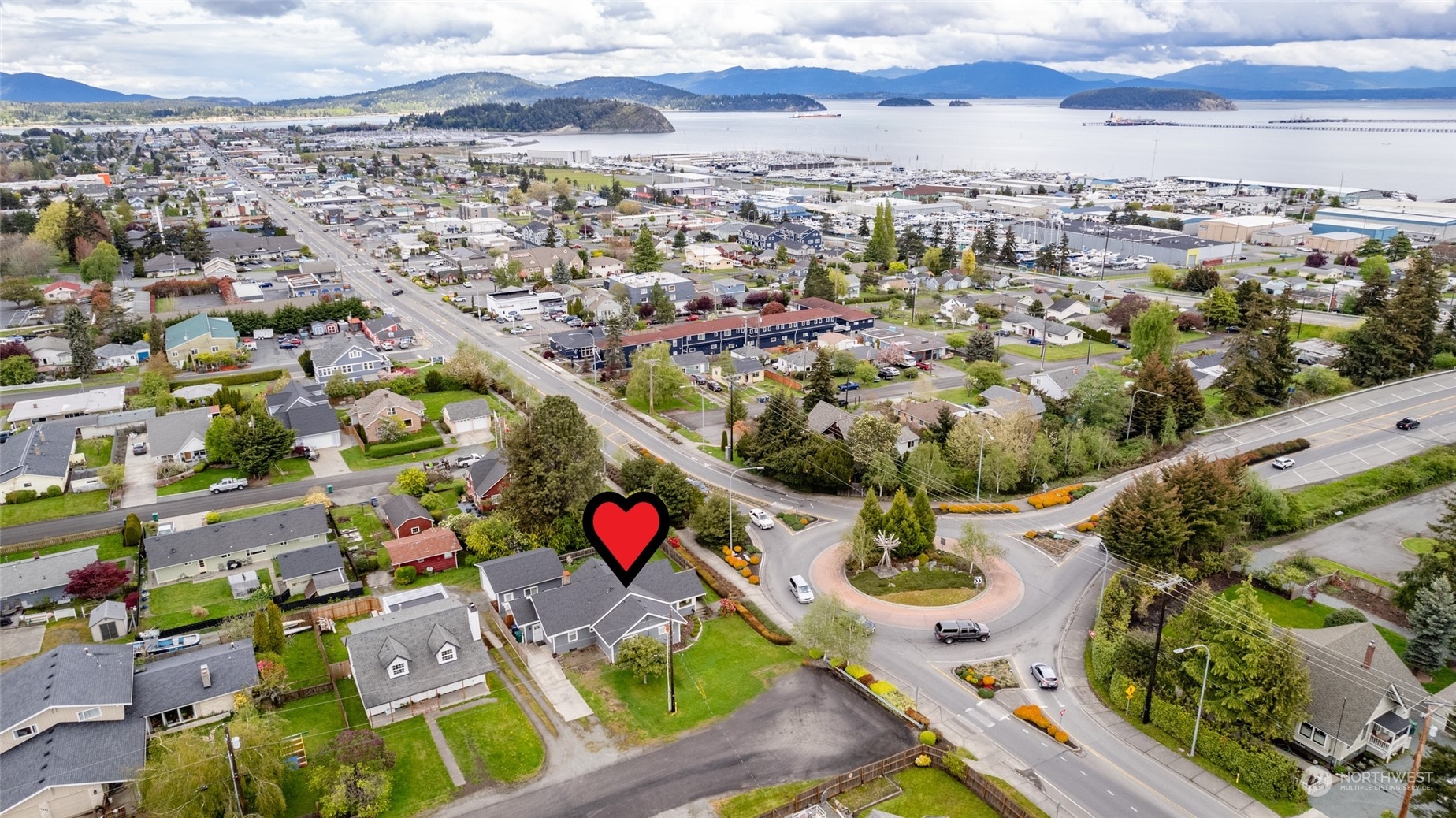 3520 Commercial Avenue