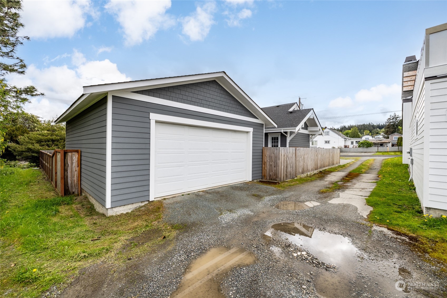 3520 Commercial Avenue