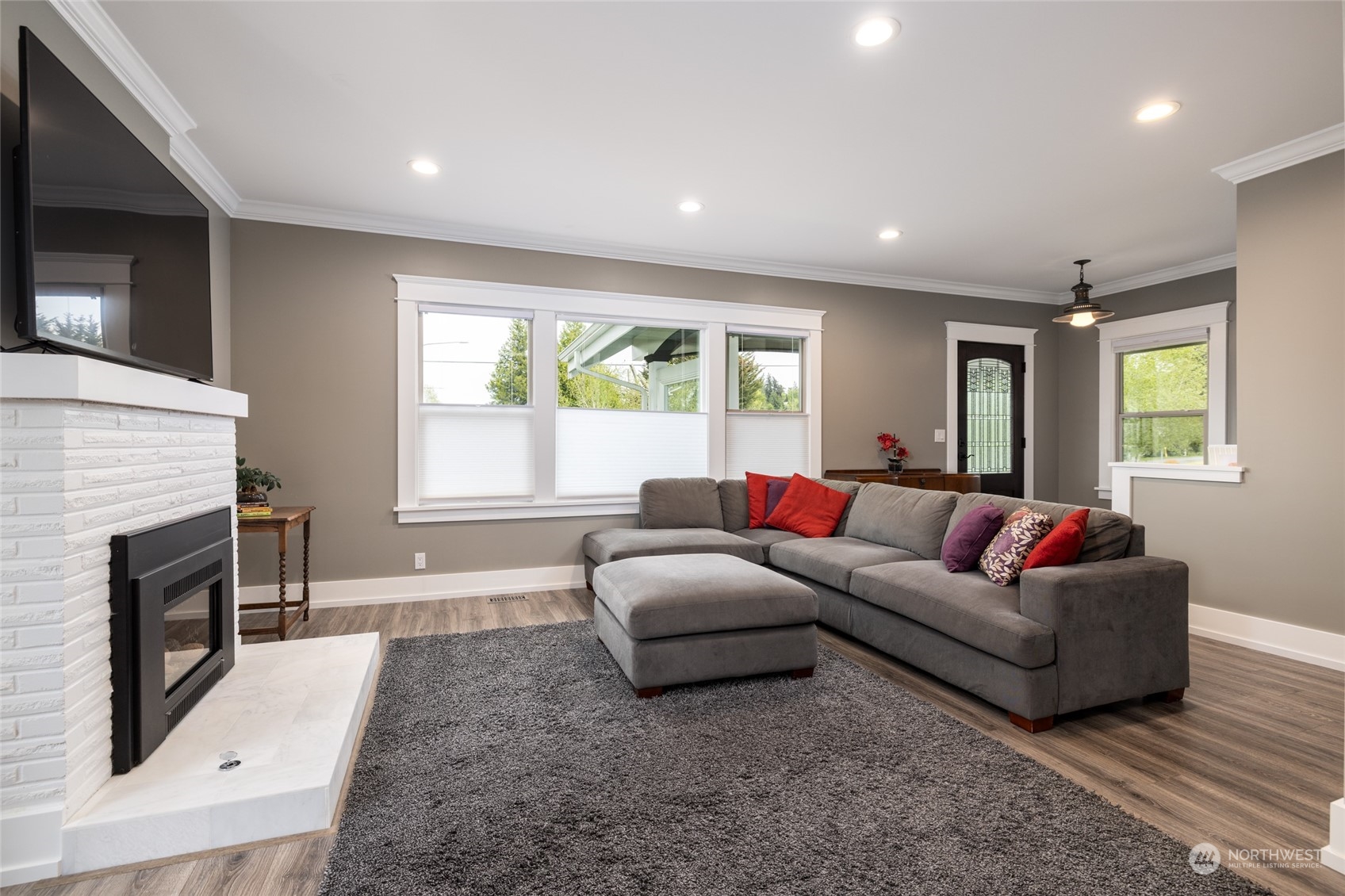 3520 Commercial Avenue