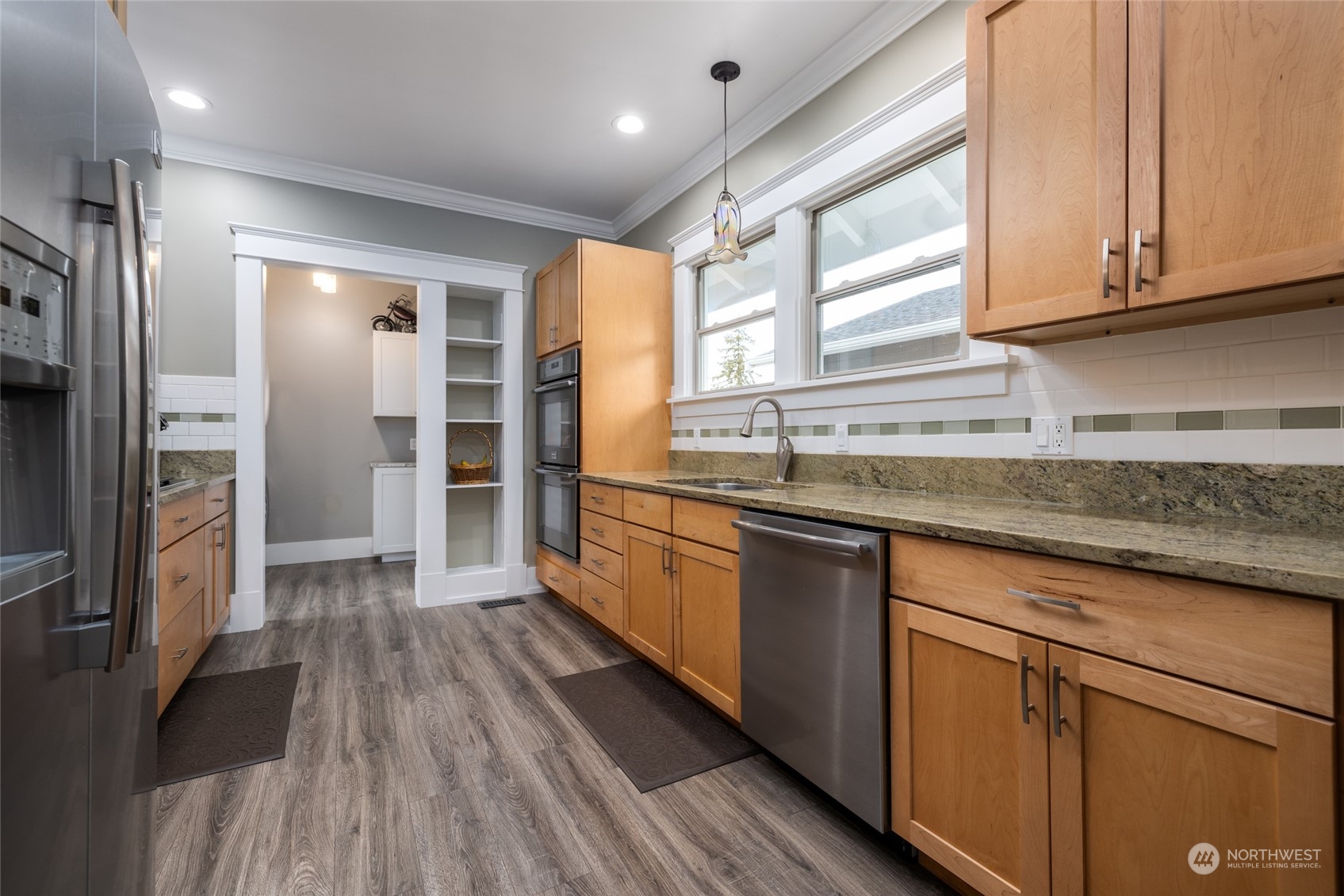 3520 Commercial Avenue