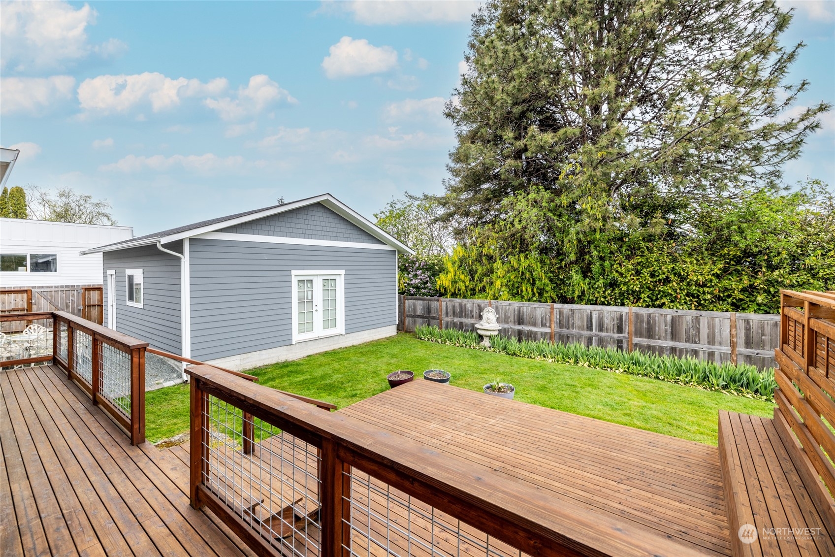 3520 Commercial Avenue