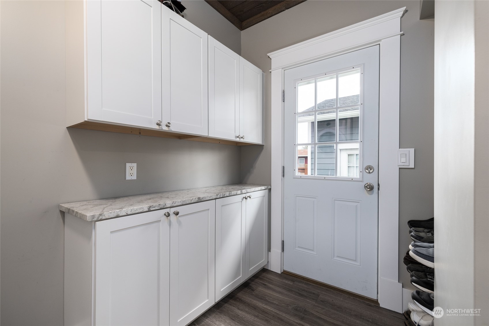 3520 Commercial Avenue