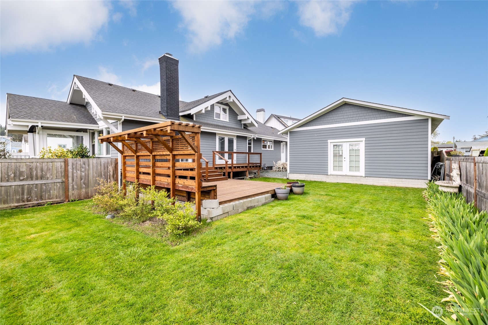 3520 Commercial Avenue