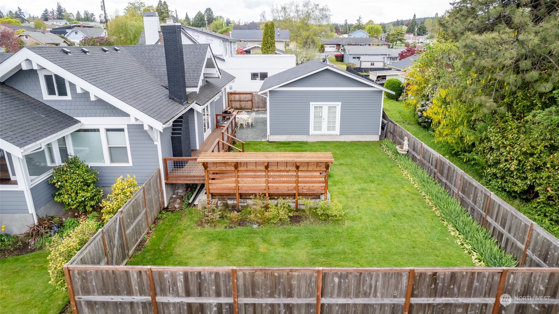 3520 Commercial Avenue